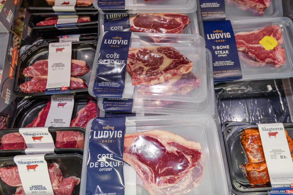 Embalagem de alimentos em processo industrial - acervo técnico