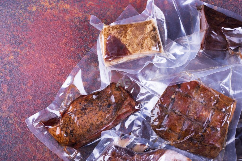 Como validar o prazo de validade de carne embalada no Brasil: o que o ANVISA Guia 16 exige na prática Carne bovina processada e embalada em ambiente controlado