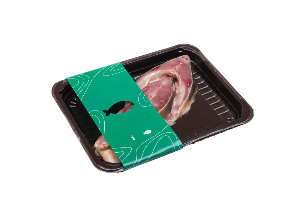 Embalagem de peixe em MAP: como estender o shelf life e o risco que quase ninguém fala no Brasil Peixe fresco embalado em bandeja com atmosfera modificada